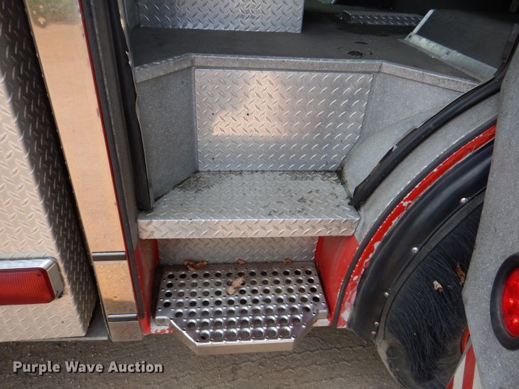 image for item IN9819 2004 Spartan 60DDEC  quint ladder fire truck