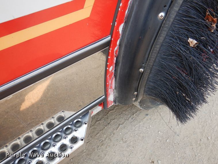 image for item IN9819 2004 Spartan 60DDEC  quint ladder fire truck