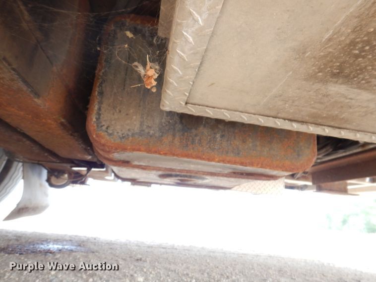 image for item IN9819 2004 Spartan 60DDEC  quint ladder fire truck