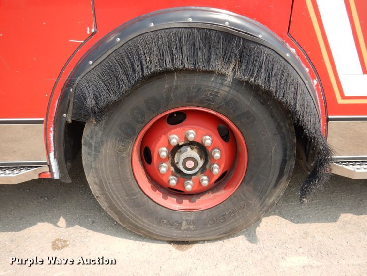 image for item IN9819 2004 Spartan 60DDEC  quint ladder fire truck