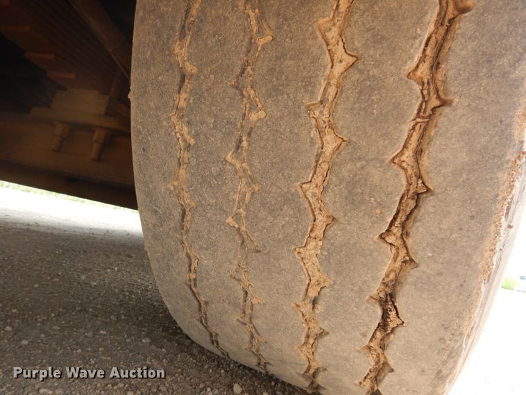 image for item IN9819 2004 Spartan 60DDEC  quint ladder fire truck