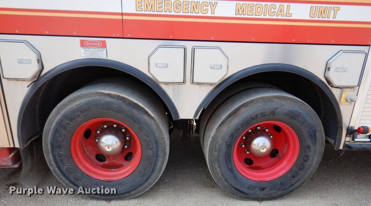 image for item IN9819 2004 Spartan 60DDEC  quint ladder fire truck