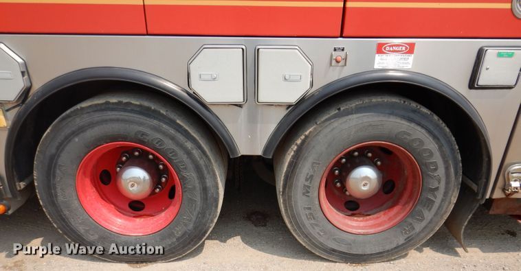 image for item IN9819 2004 Spartan 60DDEC  quint ladder fire truck