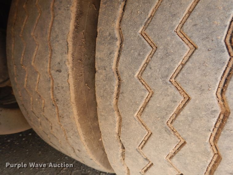 image for item IN9819 2004 Spartan 60DDEC  quint ladder fire truck