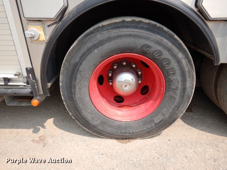 image for item IN9819 2004 Spartan 60DDEC  quint ladder fire truck