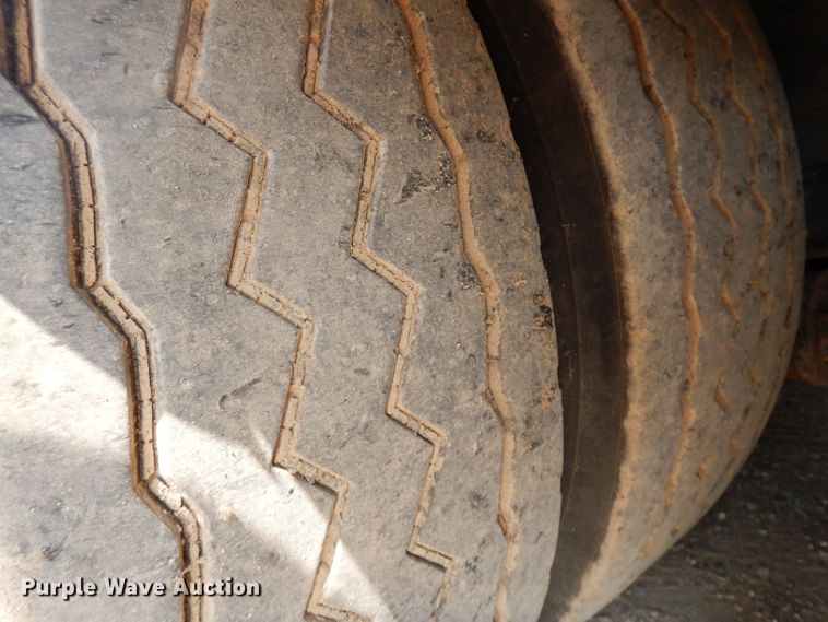 image for item IN9819 2004 Spartan 60DDEC  quint ladder fire truck