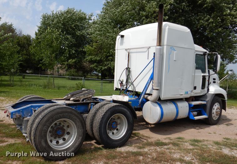 image for item IN9839 2013 Mack CXU613  semi truck