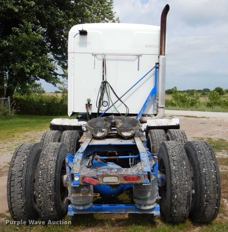 image for item IN9839 2013 Mack CXU613  semi truck