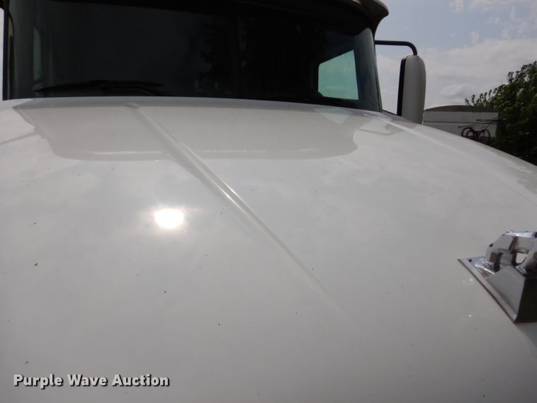 image for item IN9839 2013 Mack CXU613  semi truck