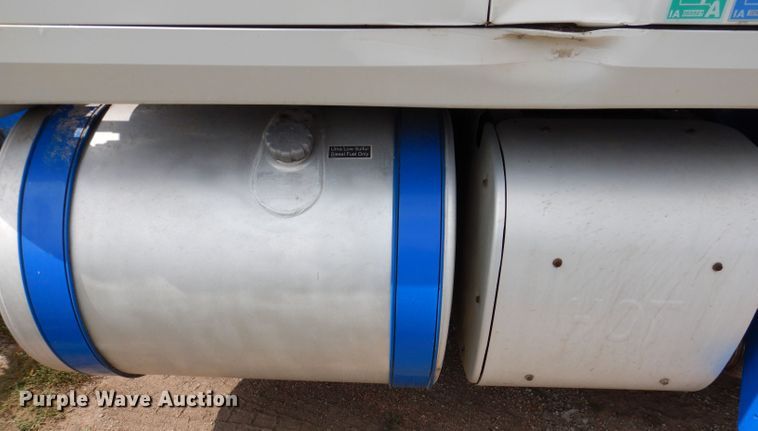 image for item IN9839 2013 Mack CXU613  semi truck