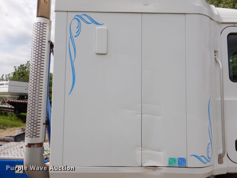 image for item IN9839 2013 Mack CXU613  semi truck