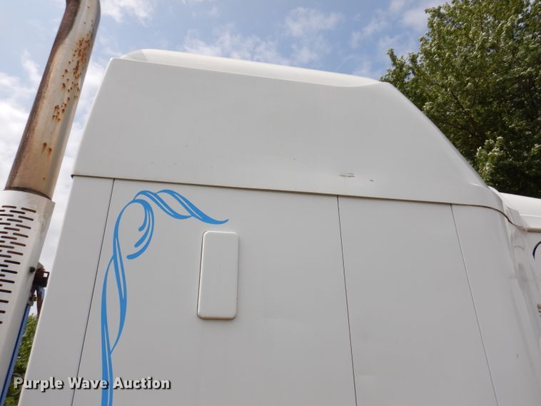 image for item IN9839 2013 Mack CXU613  semi truck