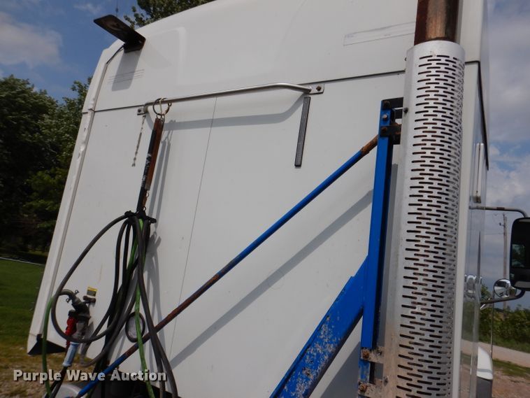 image for item IN9839 2013 Mack CXU613  semi truck