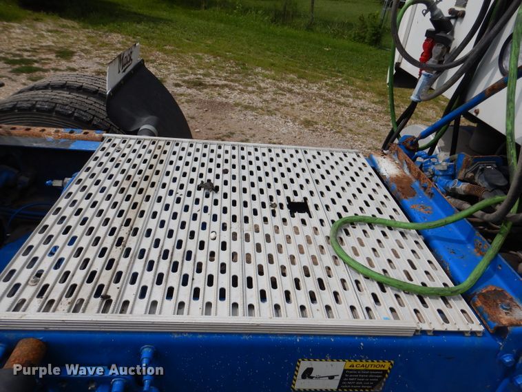 image for item IN9839 2013 Mack CXU613  semi truck