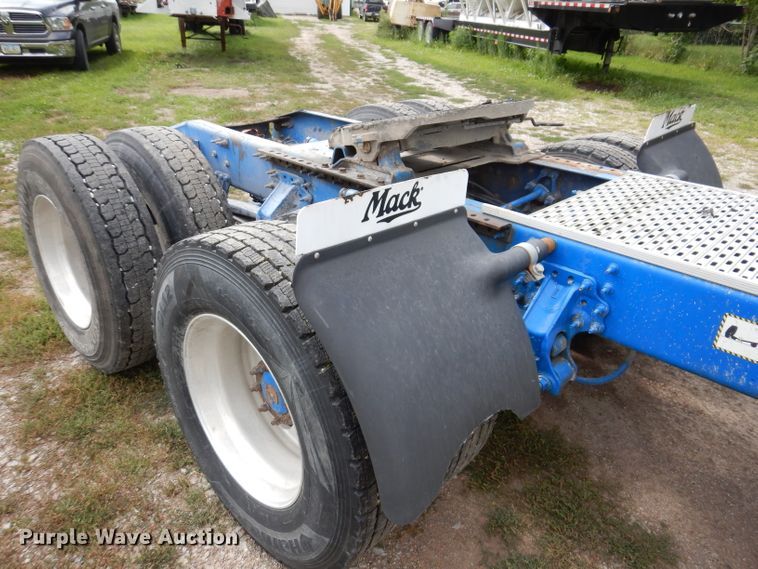 image for item IN9839 2013 Mack CXU613  semi truck