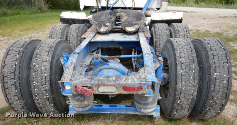 image for item IN9839 2013 Mack CXU613  semi truck