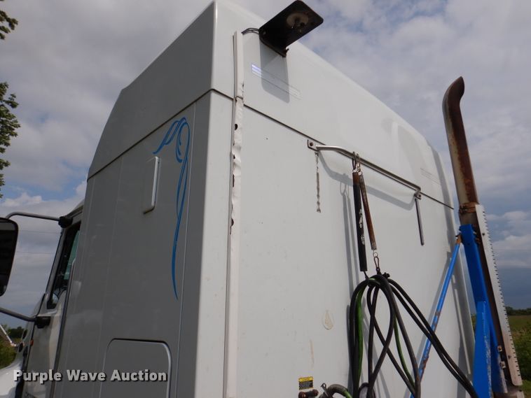 image for item IN9839 2013 Mack CXU613  semi truck