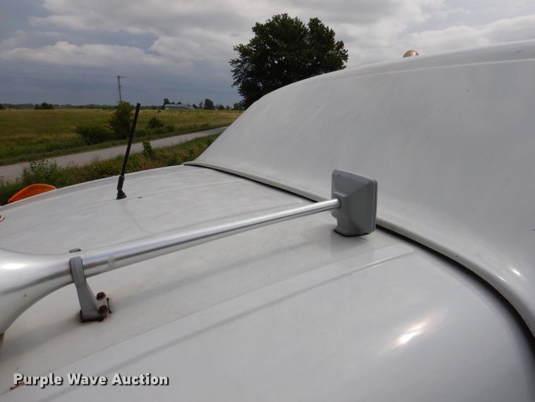 image for item IN9839 2013 Mack CXU613  semi truck