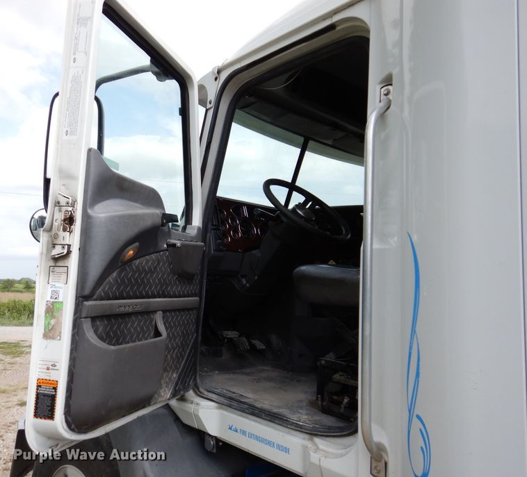 image for item IN9839 2013 Mack CXU613  semi truck