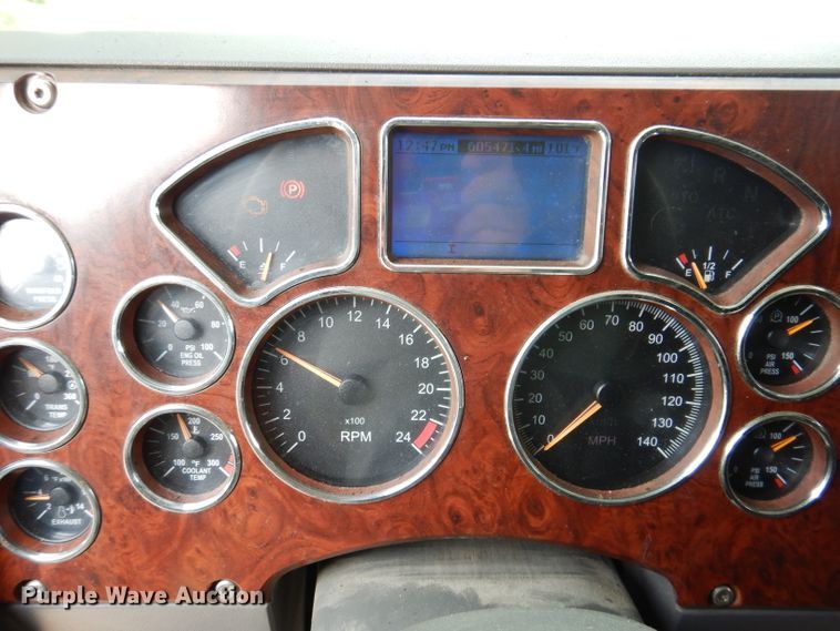 image for item IN9839 2013 Mack CXU613  semi truck