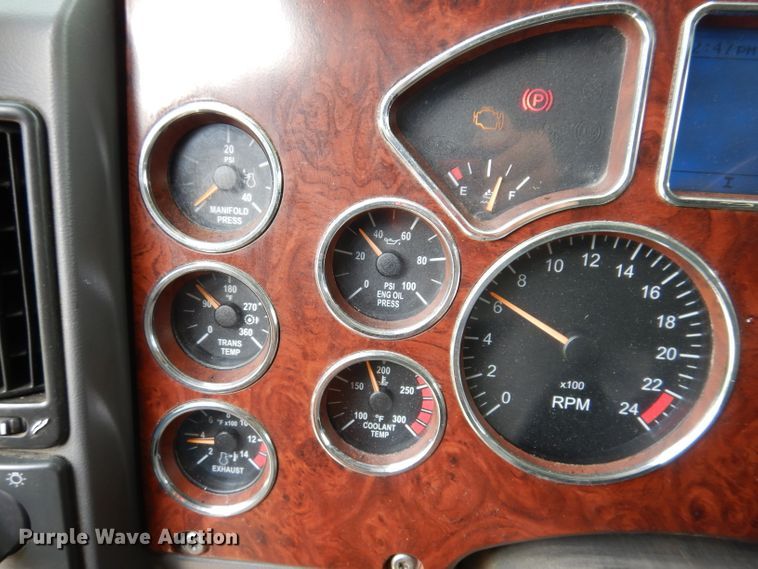 image for item IN9839 2013 Mack CXU613  semi truck