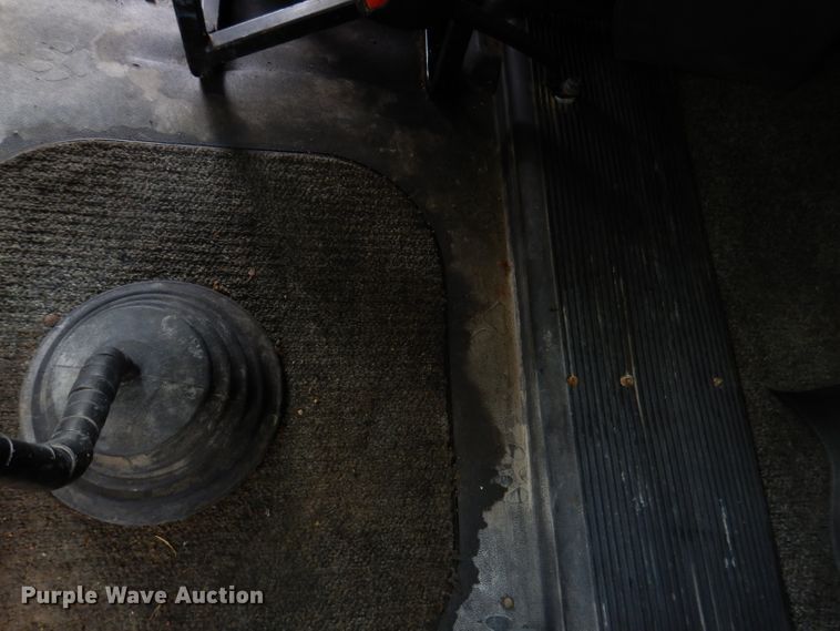 image for item IN9839 2013 Mack CXU613  semi truck