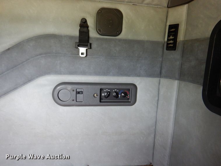 image for item IN9839 2013 Mack CXU613  semi truck