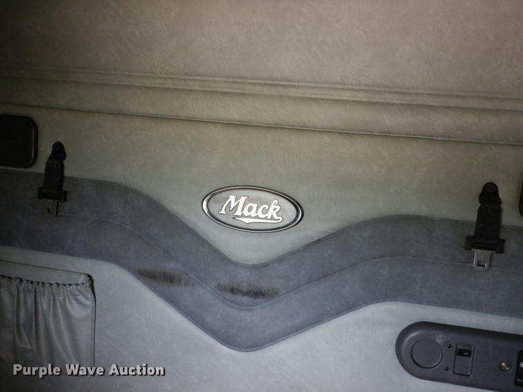 image for item IN9839 2013 Mack CXU613  semi truck