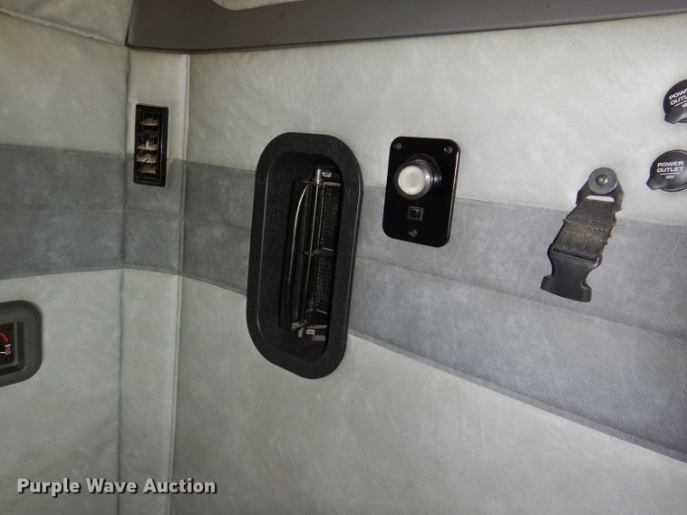 image for item IN9839 2013 Mack CXU613  semi truck