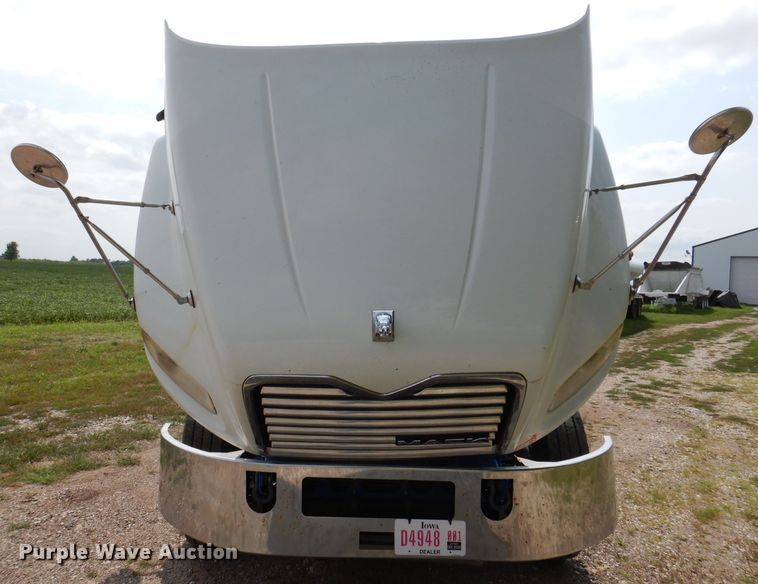 image for item IN9839 2013 Mack CXU613  semi truck