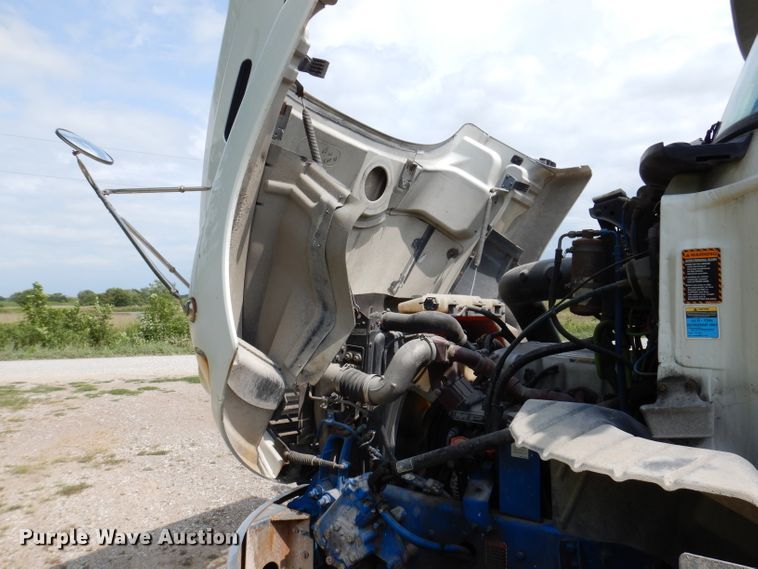 image for item IN9839 2013 Mack CXU613  semi truck