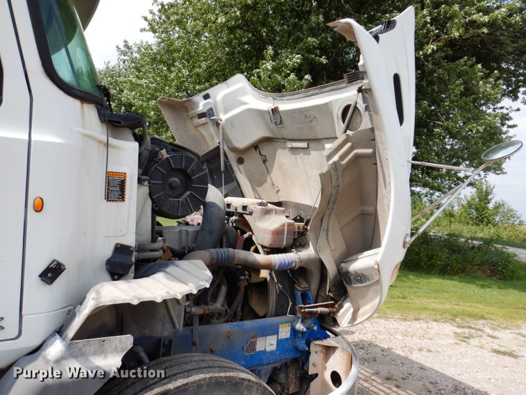 image for item IN9839 2013 Mack CXU613  semi truck