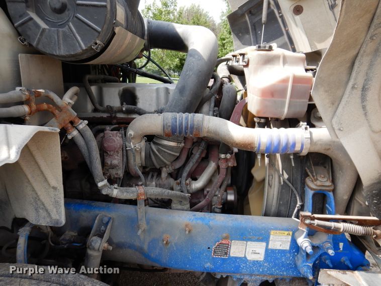 image for item IN9839 2013 Mack CXU613  semi truck