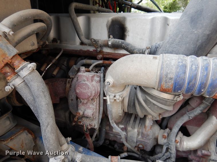 image for item IN9839 2013 Mack CXU613  semi truck