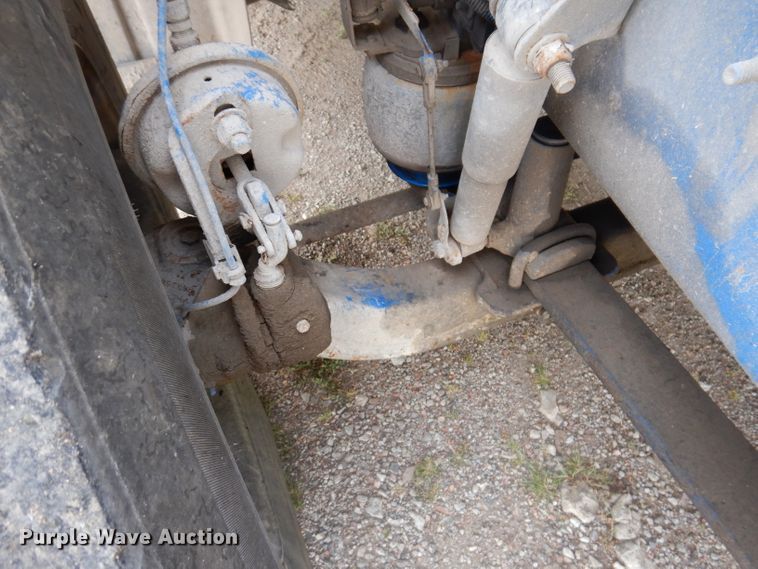 image for item IN9839 2013 Mack CXU613  semi truck