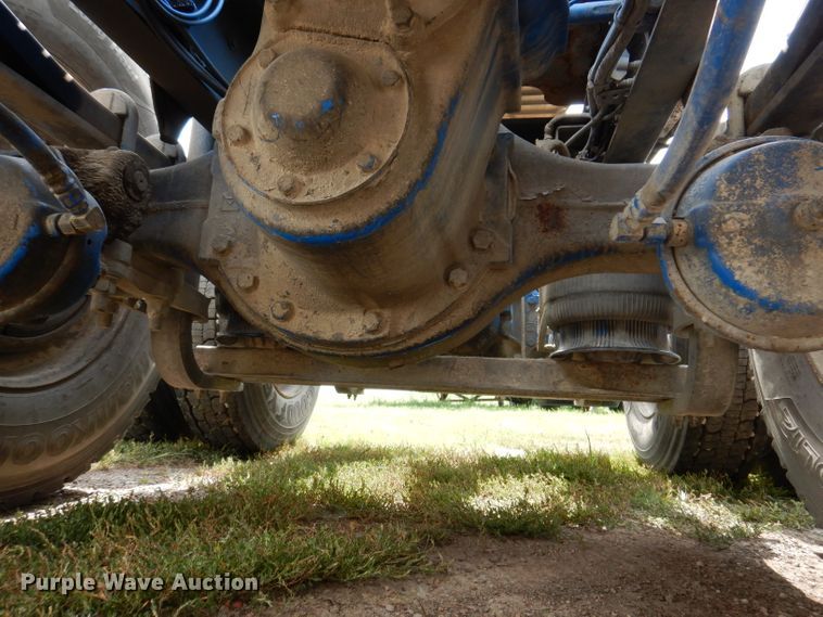 image for item IN9839 2013 Mack CXU613  semi truck