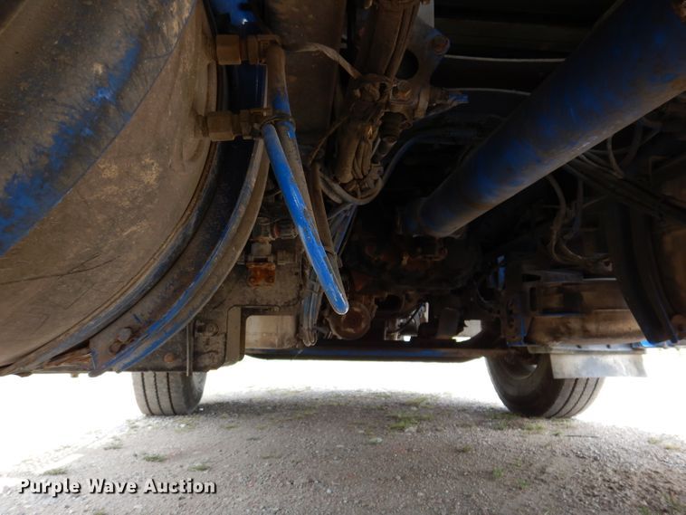 image for item IN9839 2013 Mack CXU613  semi truck