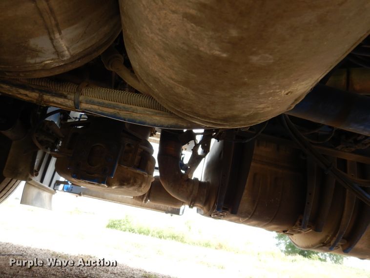 image for item IN9839 2013 Mack CXU613  semi truck