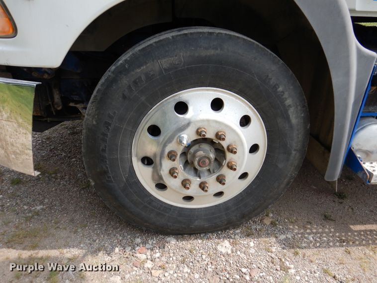 image for item IN9839 2013 Mack CXU613  semi truck