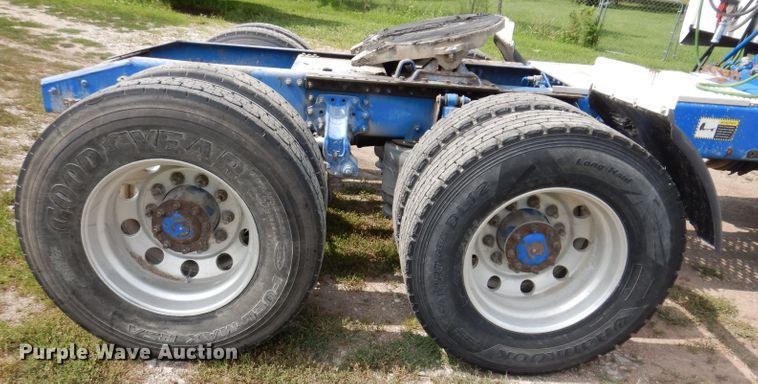 image for item IN9839 2013 Mack CXU613  semi truck