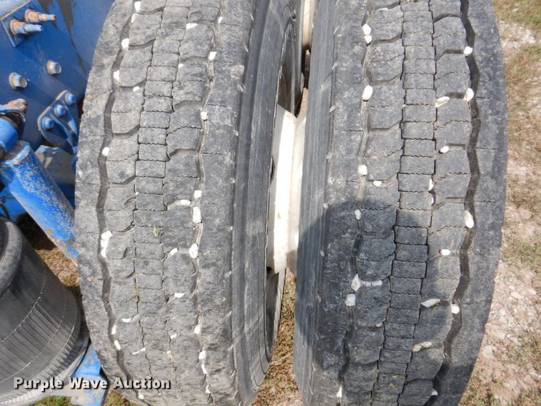 image for item IN9839 2013 Mack CXU613  semi truck