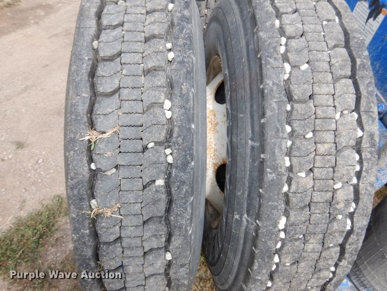 image for item IN9839 2013 Mack CXU613  semi truck