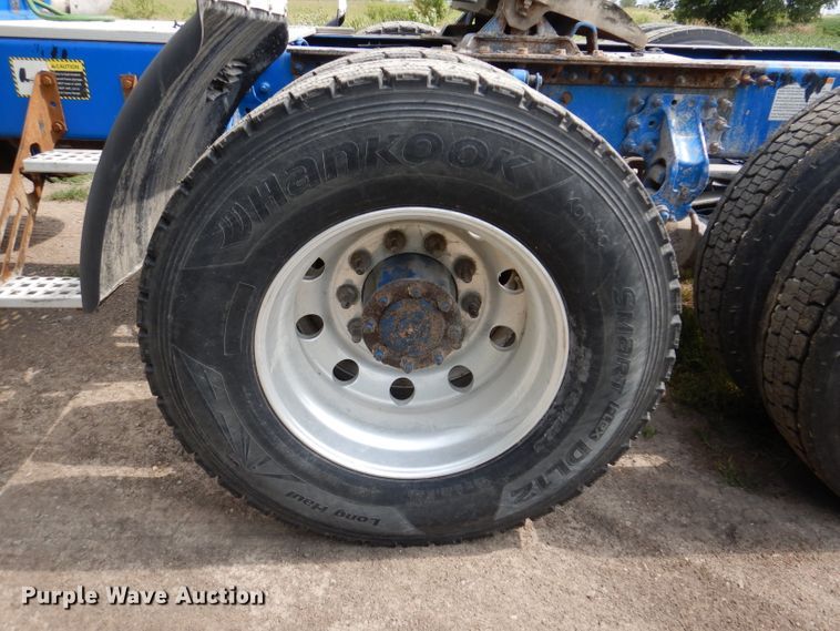 image for item IN9839 2013 Mack CXU613  semi truck