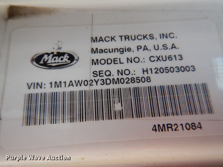 image for item IN9839 2013 Mack CXU613  semi truck