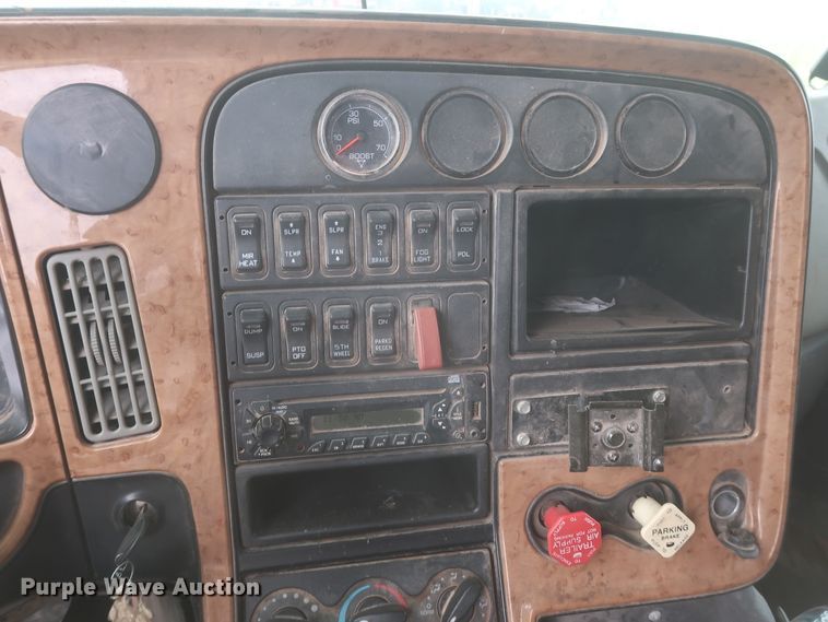 image for item IO9166 2011 International ProStar Premium  semi truck