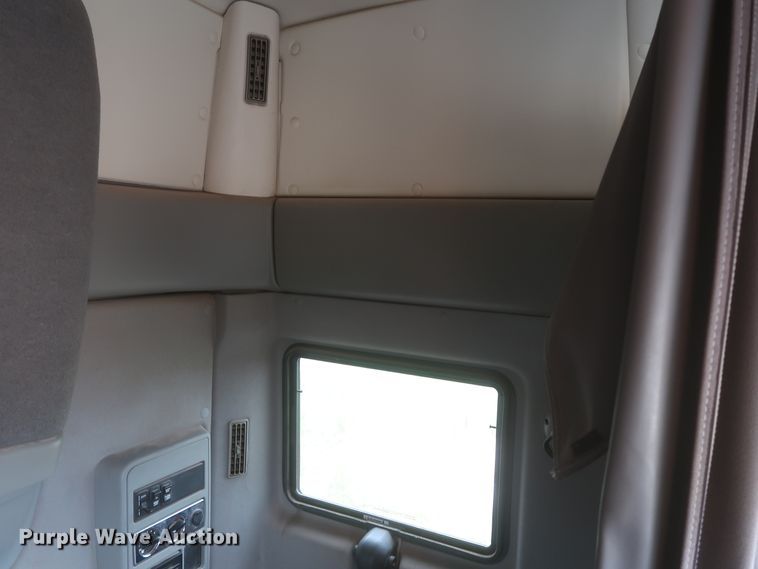 image for item IO9166 2011 International ProStar Premium  semi truck