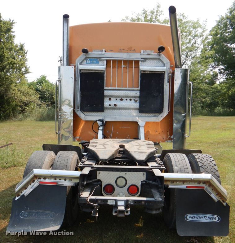 image for item IR9025 2006 Freightliner Business Class M2  semi truck