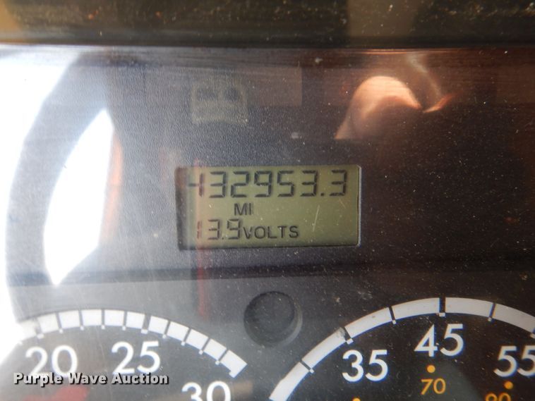 image for item IR9025 2006 Freightliner Business Class M2  semi truck