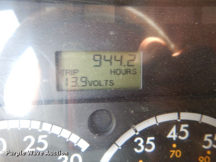 image for item IR9025 2006 Freightliner Business Class M2  semi truck