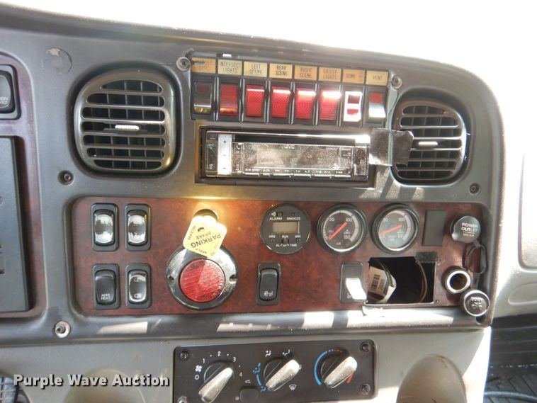 image for item IR9025 2006 Freightliner Business Class M2  semi truck